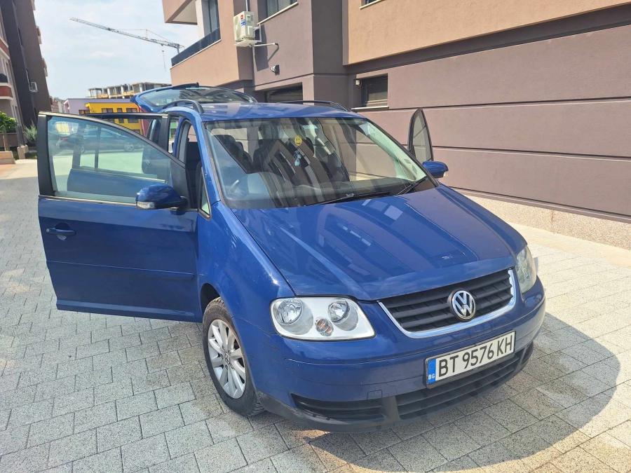 Volkswagen Touran, 2006г., 220000 км, 2700 лв.