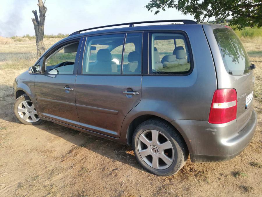 Volkswagen Touran, 2006г., 220000 км, 6600 лв.