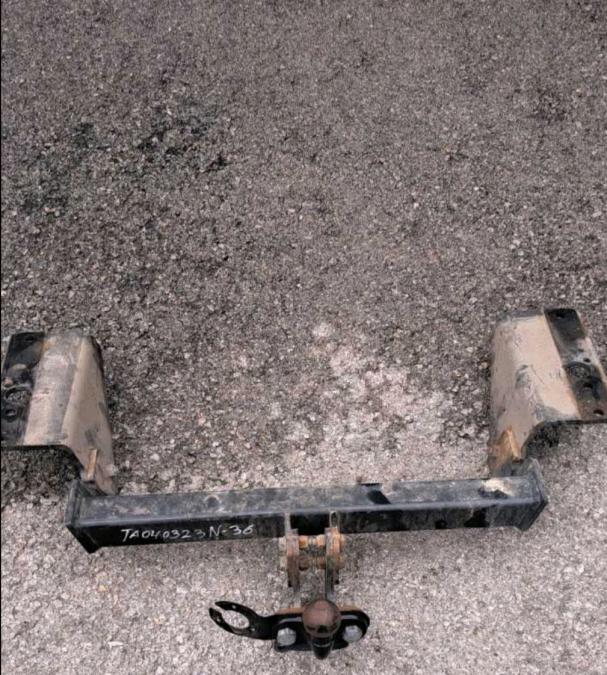 Теглич за Toyota Avensis комби Т27 Оригинален