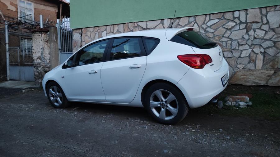 Opel Astra, 2012г., 260000 км, 11000 лв.