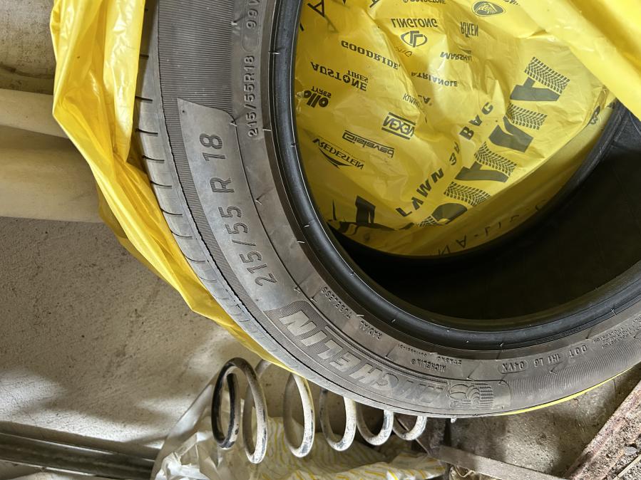 Гуми Michelin 215 55 18 4 броя.