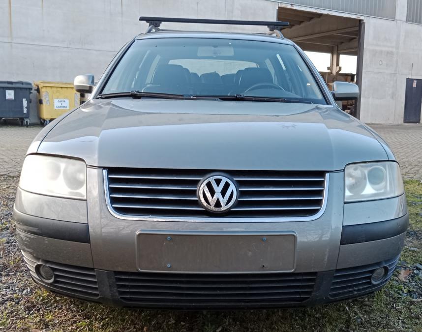 Volkswagen Passat, 2004г., 304500 км, 3900 лв.